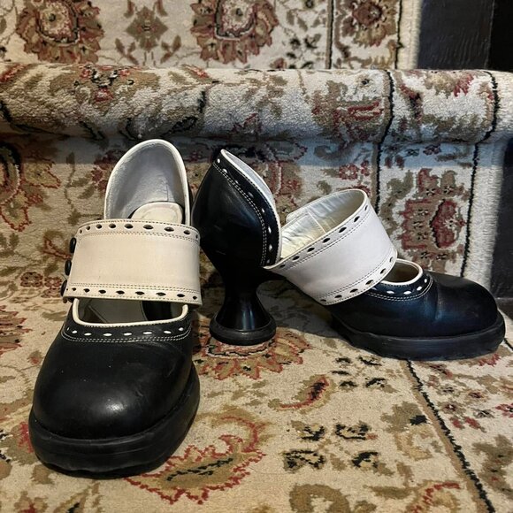 John Fluevog Shoes - Fluevog Mini Zaza size 6.5, Beige and Black colourway
